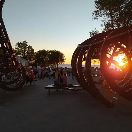 Bursztyn ホームステイ レバル