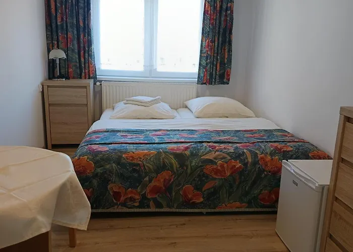 Bursztyn ホームステイ レバル