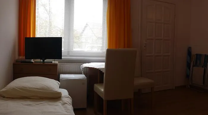 Bursztyn ホームステイ レバル